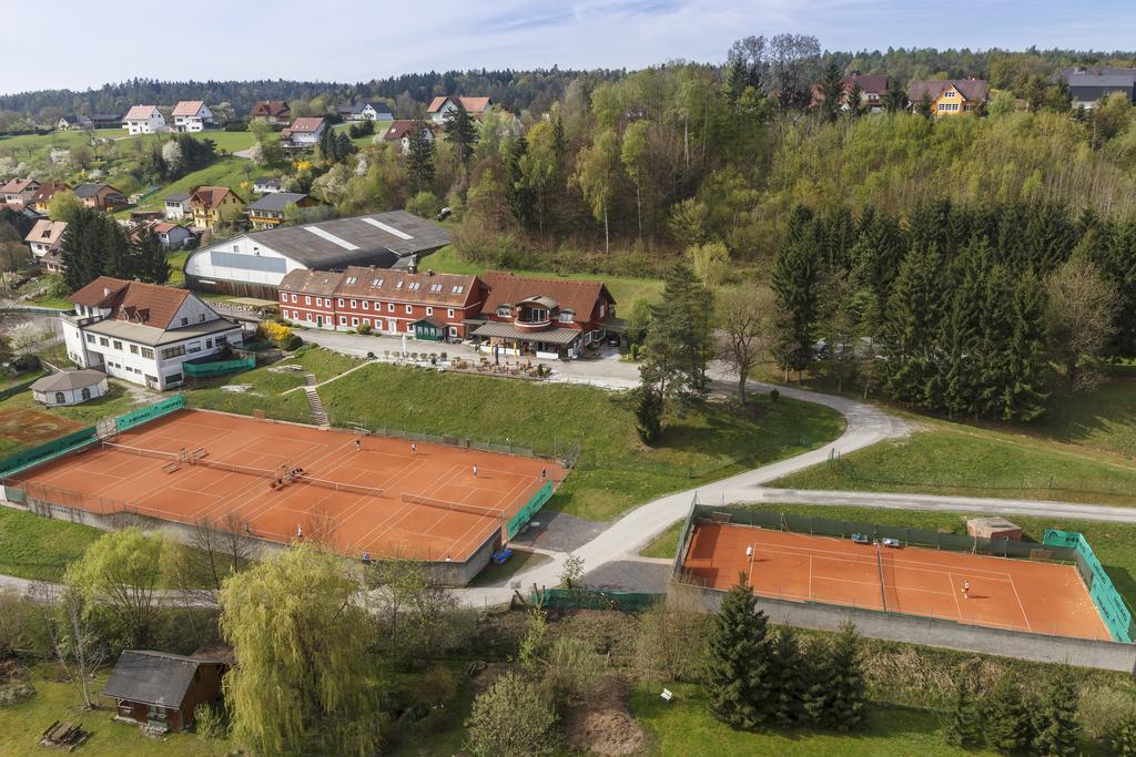 Hotel & Tennis Riederhof Mantscha Exterior photo