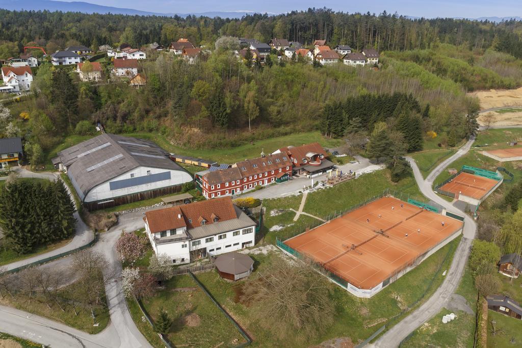 Hotel & Tennis Riederhof Mantscha Exterior photo